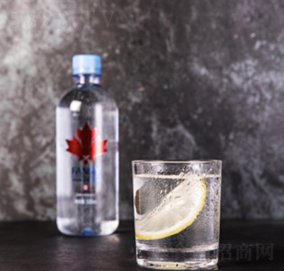 ���ឳ����M(j��n)����Ȼ�VȪˮ