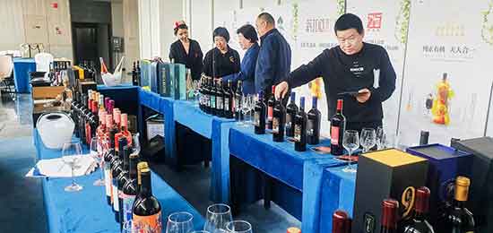 新疆焉耆盆地葡萄酒產(chǎn)業(yè)推介會在成都成功召開 新疆焉耆盆地葡萄酒產(chǎn)業(yè)推介會在成都成功召開