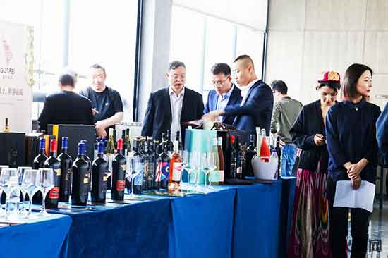 新疆焉耆盆地葡萄酒產(chǎn)業(yè)推介會在成都成功召開 新疆焉耆盆地葡萄酒產(chǎn)業(yè)推介會在成都成功召開