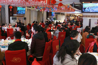 ���}�������ϔ[���𱬼��˱M�����g��ζ��