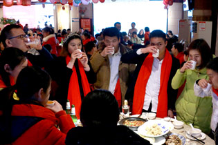 �𱬾W(w��ng)�����c���v�þ�Ӣͬ�����ף�����x����