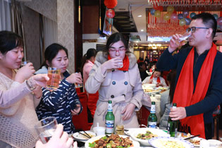 �𱬾W(w��ng)�����c�k������Ů���Ԓ(hu��)δ��(l��i)��